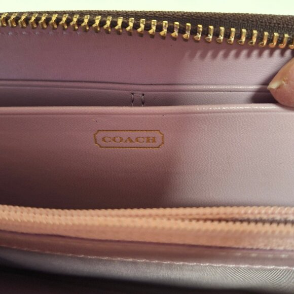 RARE (Like New) Vintage Signature Carly Chocolate Brown C Double Buckle Wallet - Picture 8 of 9